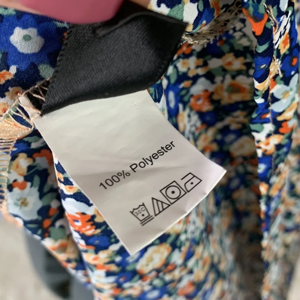 ❌SOLD❌SHEIN Ditzy Floral Top - Picture 6 of 6